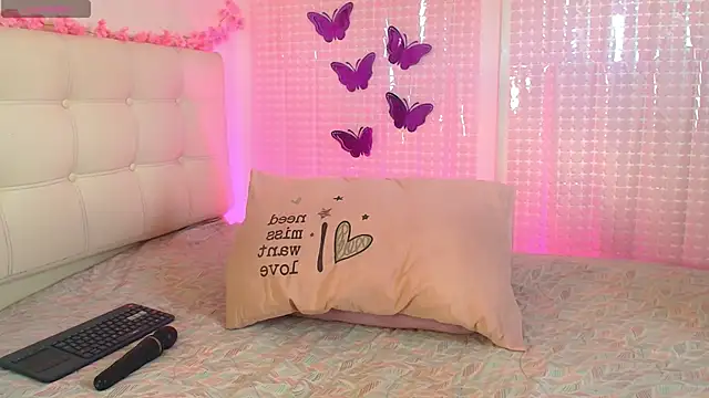 Snapshot of Madysson_leee chatting on November 8, 2:42 pm Madysson leee online show from November 8, 2:42 pm