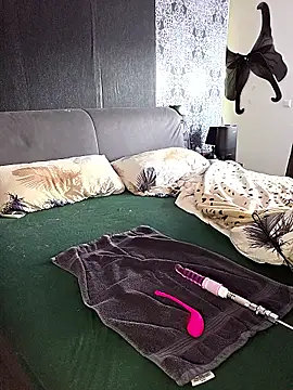 Crosss-23cm online show from March 16, 2:21 pm