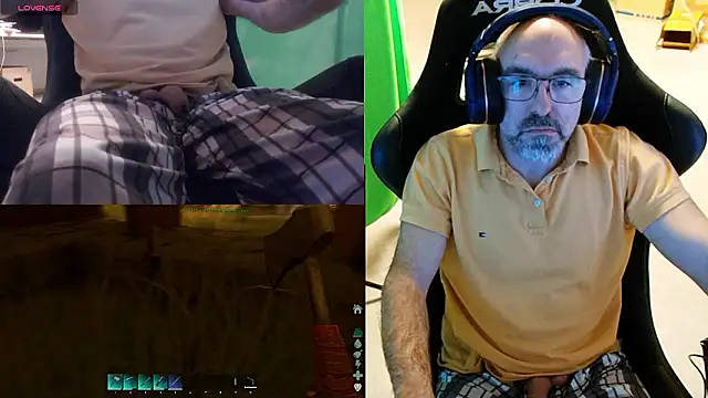 Snapshot of Crosss-23cm chatting on December 4, 7:50 pm Crosss-23cm online show from December 4, 7:50 pm