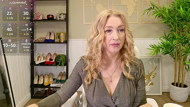 LadyLeea online show from December 22, 5:07 am