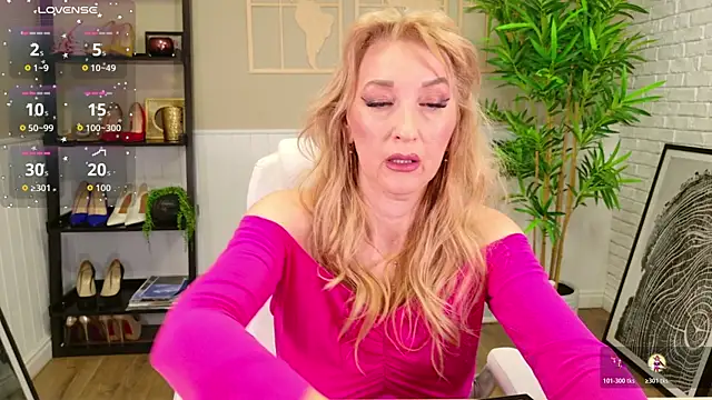 LadyLeea online show from April 10, 4:52 am