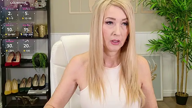 Snapshot of LadyLeea chatting on November 24, 5:07 am LadyLeea online show from November 24, 5:07 am