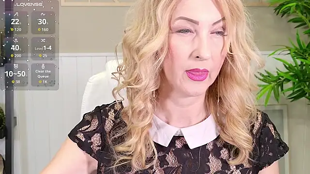 Snapshot of LadyLeea chatting on November 17, 5:33 am LadyLeea online show from November 17, 5:33 am