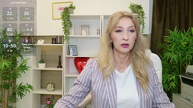 Snapshot of LadyLeea chatting on June 18, 3:38 am LadyLeea online show from June 18, 3:38 am