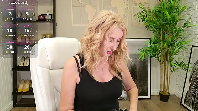 Snapshot of LadyLeea chatting on September 19, 5:11 am LadyLeea online show from September 19, 5:11 am