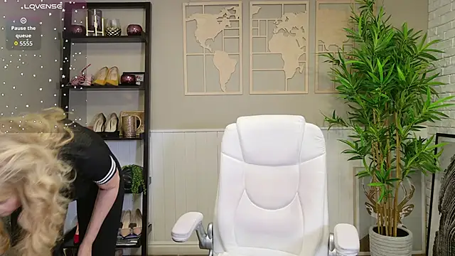 LadyLeea online show from May 26, 4:32 am