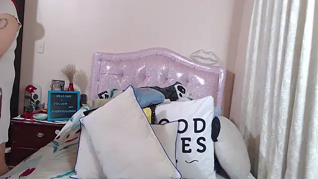 Snapshot of VickyColleman chatting on March 15, 10:03 am VickyColleman online show from March 15, 10:03 am