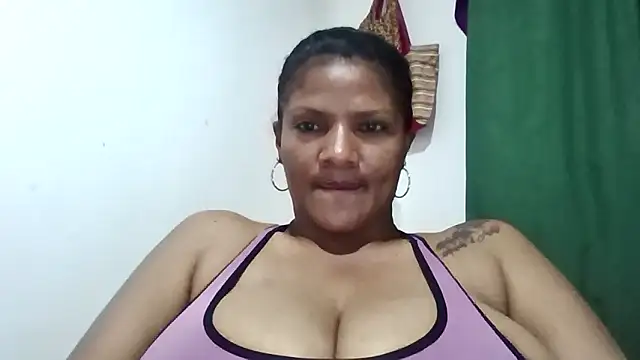 alejandraboobs07 online show from April 13, 1:31 am