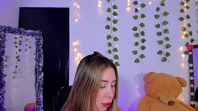 JanneKim online show from March 6, 1:39 pm