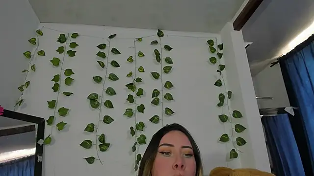 JanneKim online show from November 13, 7:40 pm