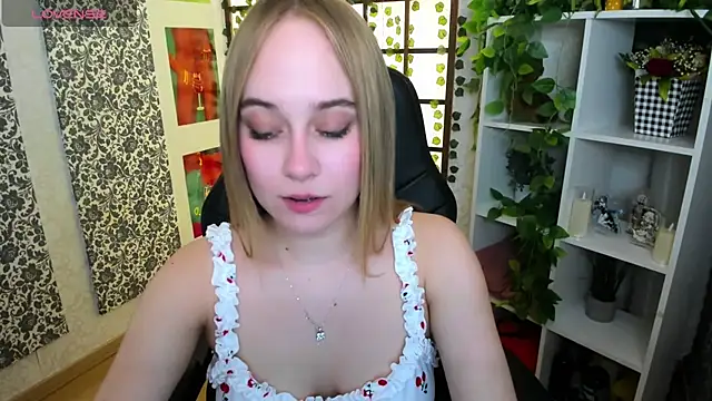 LianaBright online show from March 11, 5:35 am
