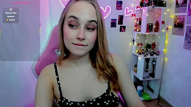 Snapshot of LianaBright chatting on February 7, 2:19 am LianaBright online show from February 7, 2:19 am