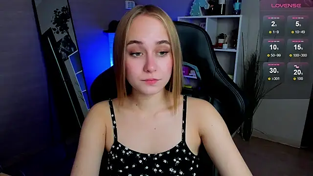 LianaBright online show from October 12, 2:02 am