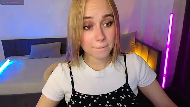 LianaBright online show from September 18, 2:14 am