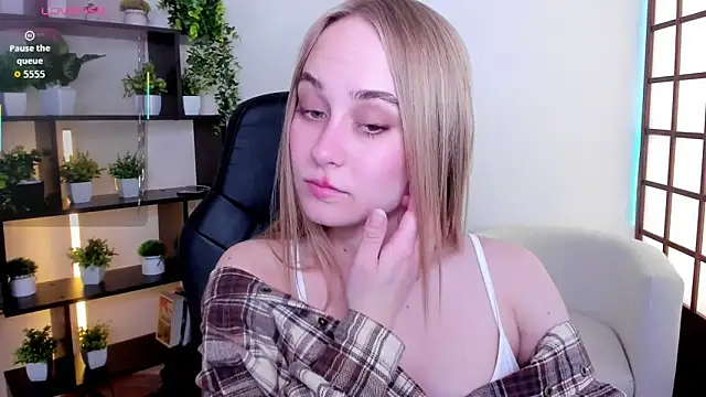 LianaBright online show from May 16, 1:37 am