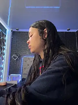 Paloma  LS online show from April 11, 7:28 pm