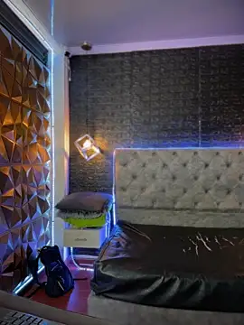 Paloma  LS online show from December 4, 7:35 pm