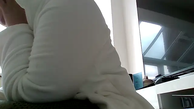 Snapshot of Krystal_Tx chatting on June 20, 3:50 pm Krystal Tx online show from June 20, 3:50 pm