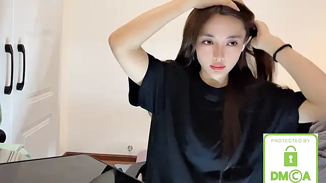 SarahYang online show from May 15, 6:22 am