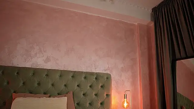 LucyWilow online show from May 26, 4:32 am