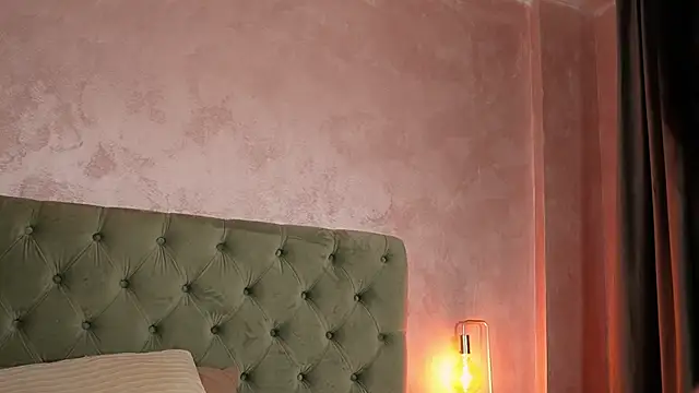 LucyWilow online show from May 7, 4:50 am