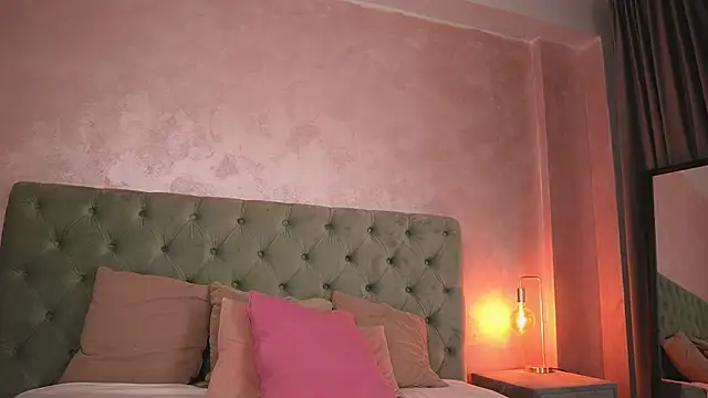 Snapshot of LucyWilow chatting on July 4, 4:19 am LucyWilow online show from July 4, 4:19 am