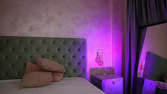 Snapshot of LucyWilow chatting on February 24, 5:19 am LucyWilow online show from February 24, 5:19 am