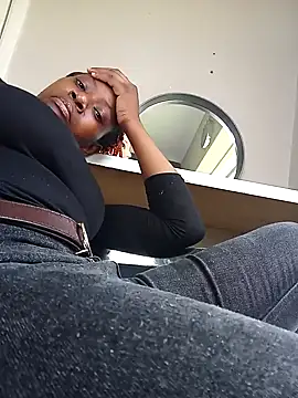 Snapshot of vanie chatting on January 18, 11:43 am vanie online show from January 18, 11:43 am