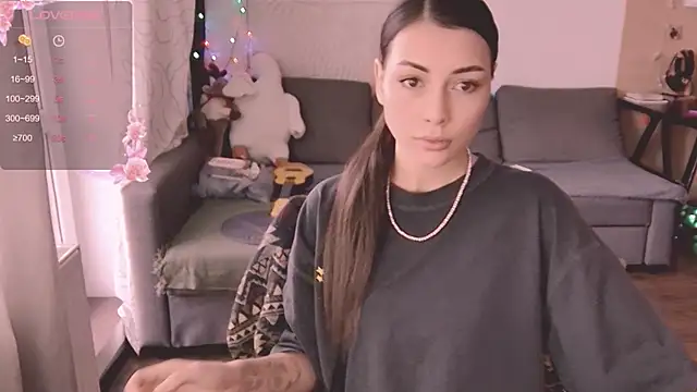 valorant girl online show from March 3, 1:12 pm