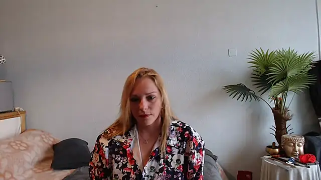 Doucelouve9 online show from February 21, 9:24 am