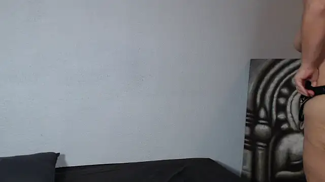 Snapshot of Doucelouve9 chatting on December 3, 5:12 pm Doucelouve9 online show from December 3, 5:12 pm