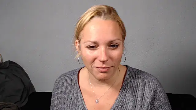 Snapshot of Doucelouve9 chatting on November 22, 5:23 pm Doucelouve9 online show from November 22, 5:23 pm