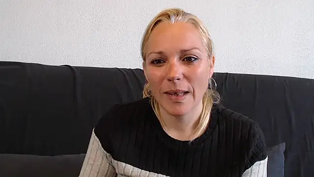 Snapshot of Doucelouve9 chatting on March 2, 9:27 am Doucelouve9 online show from March 2, 9:27 am