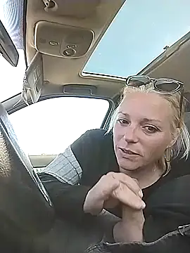 Doucelouve9 online show from March 27, 10:05 am