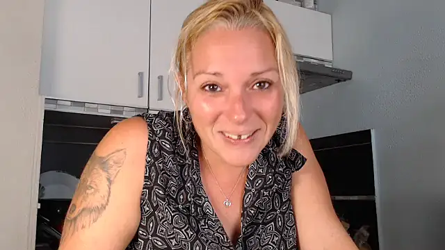 Doucelouve9 online show from September 24, 10:44 am