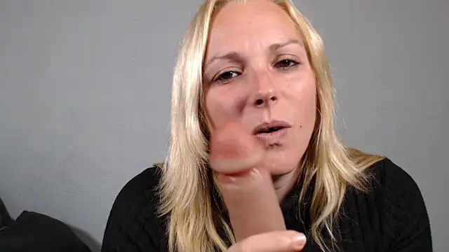 Snapshot of Doucelouve9 chatting on February 13, 5:35 pm Doucelouve9 online show from February 13, 5:35 pm