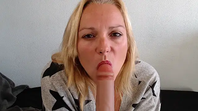 Snapshot of Doucelouve9 chatting on November 10, 10:53 am Doucelouve9 online show from November 10, 10:53 am