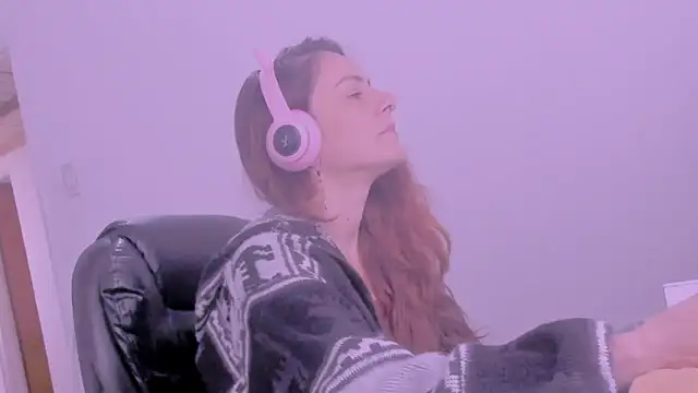 jessiburningheels online show from April 15, 11:38 am