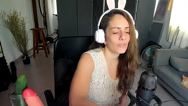 Snapshot of jessiburningheels chatting on March 3, 1:34 pm jessiburningheels online show from March 3, 1:34 pm