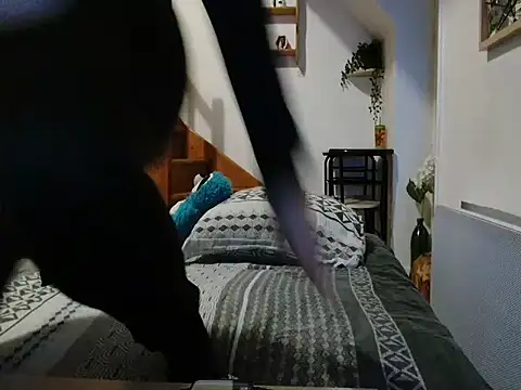 Snapshot of Lauzo21 chatting on November 17, 6:28 am Lauzo21 online show from November 17, 6:28 am