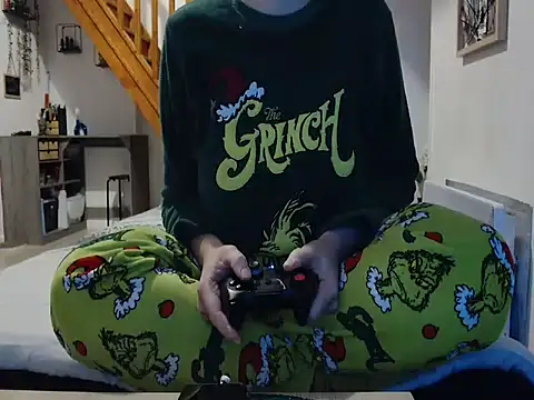 Snapshot of Lauzo21 chatting on November 24, 6:35 am Lauzo21 online show from November 24, 6:35 am