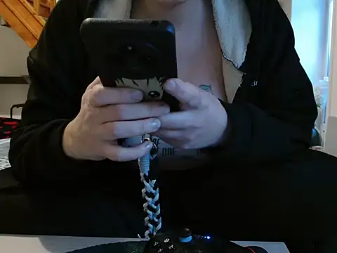 Snapshot of Lauzo21 chatting on November 18, 6:39 am Lauzo21 online show from November 18, 6:39 am