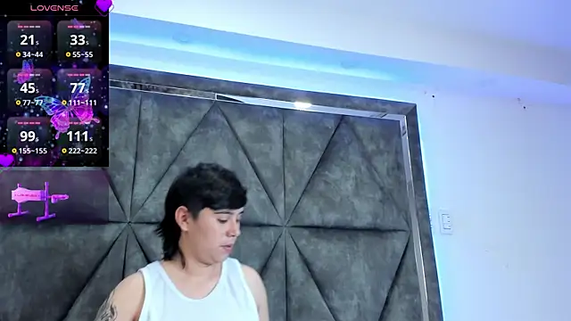 Snapshot of AbbySmiitth_ chatting on May 13, 10:28 pm AbbySmiitth online show from May 13, 10:28 pm