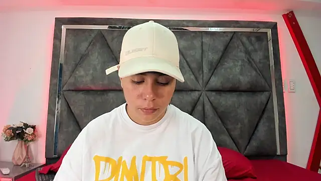 AbbySmiitth  online show from December 19, 7:05 pm