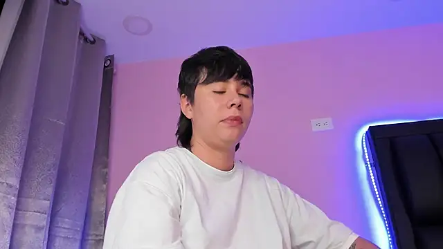 Snapshot of AbbySmiitth_ chatting on February 20, 3:19 pm AbbySmiitth online show from February 20, 3:19 pm