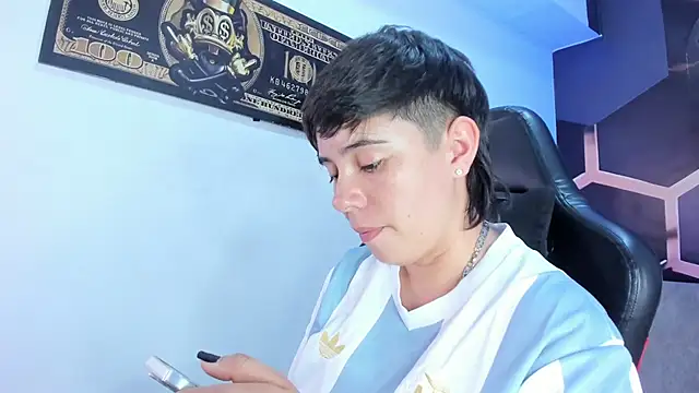 Snapshot of AbbySmiitth_ chatting on September 17, 7:05 pm AbbySmiitth online show from September 17, 7:05 pm
