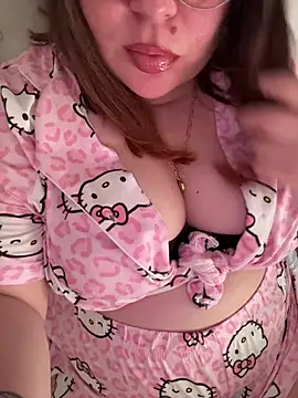 yourcutesarah online show from May 24, 5:46 pm