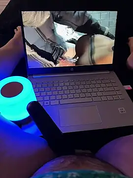 yourcutesarah online show from November 13, 11:30 pm