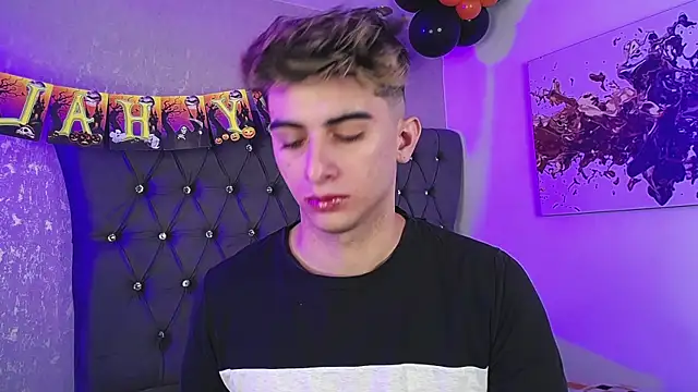 Snapshot of MrWilliseo chatting on October 14, 7:58 pm MrWilliseo online show from October 14, 7:58 pm