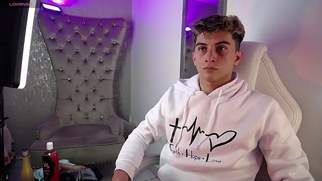 Snapshot of MrWilliseo chatting on September 12, 7:57 pm MrWilliseo online show from September 12, 7:57 pm